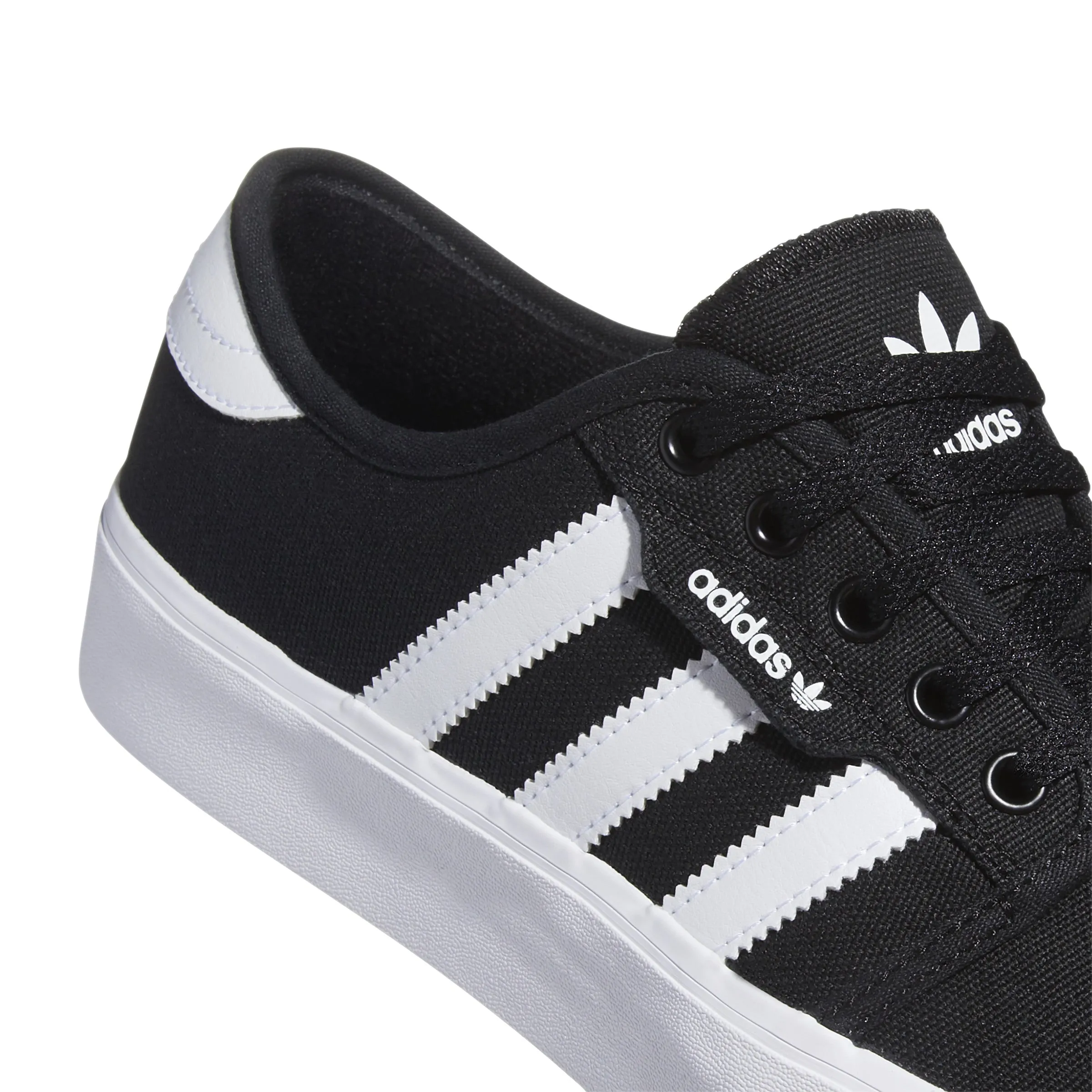 Adidas Seeley XT Black/White GZ8568