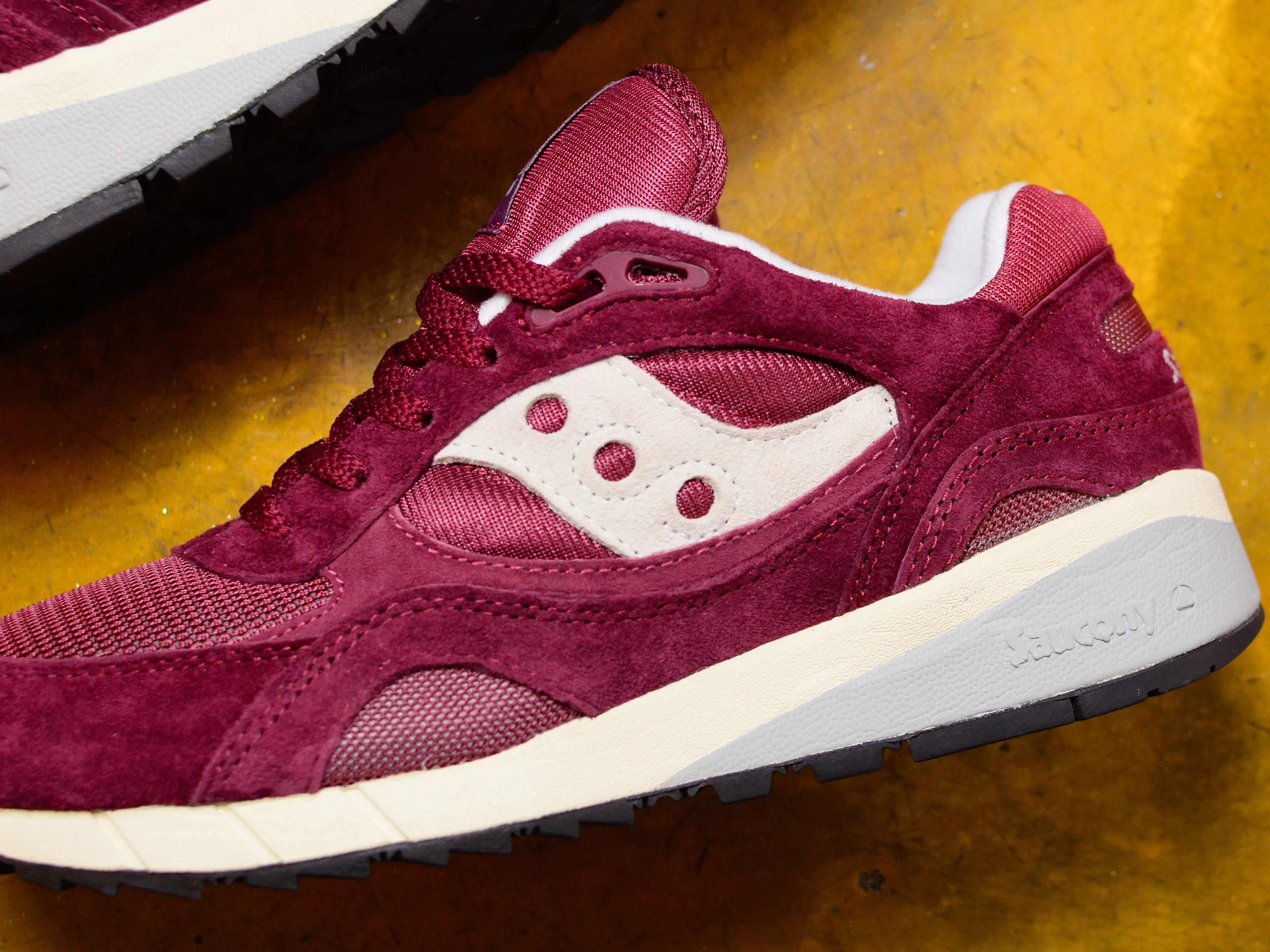 Shadow 6000 - Burgundy